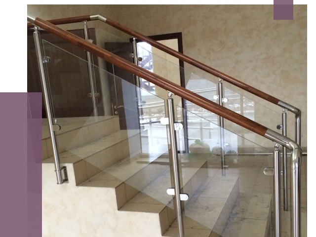 Комбинированные перила из металла и дерева в Ульяновске