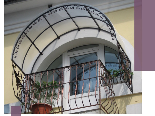 Козырьки над балконом в Ульяновске — изготовление и монтаж